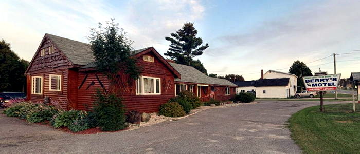 Berrys Motel (Orchard Motel, Orchard Grove Motel) - Web Listing (newer photo)